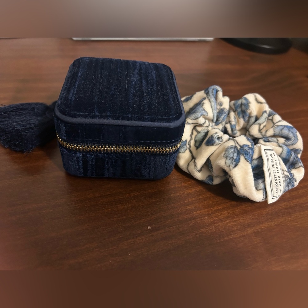 Sezane jewelry box blue velvet scrunchie Antoinette Poisson hair lifestyle